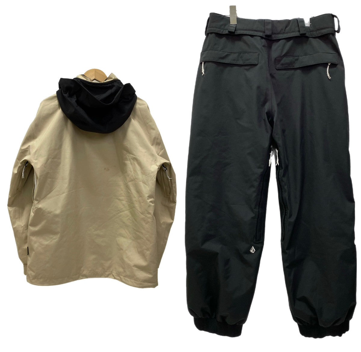 ボルコム VOLCOM LONGO GORE-TEX JACKET セットアップ パンツ G0652204 G1352204 ジャケット ロゴ  ベージュ Sサイズ 201MT-2467 | 古着通販のドンドンサガール