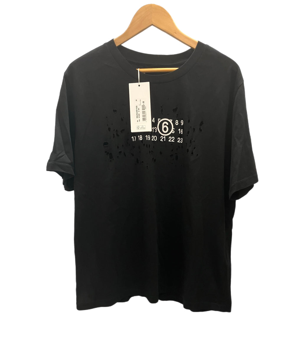 エムエムシックス MM6 Maison Margiela メゾンマルジェラ ナンバーロゴ カレンダーロゴ ダメージ加工 S62GD0156 Tシャツ  ブラック Mサイズ 101LT-104 | 古着通販のドンドンサガール