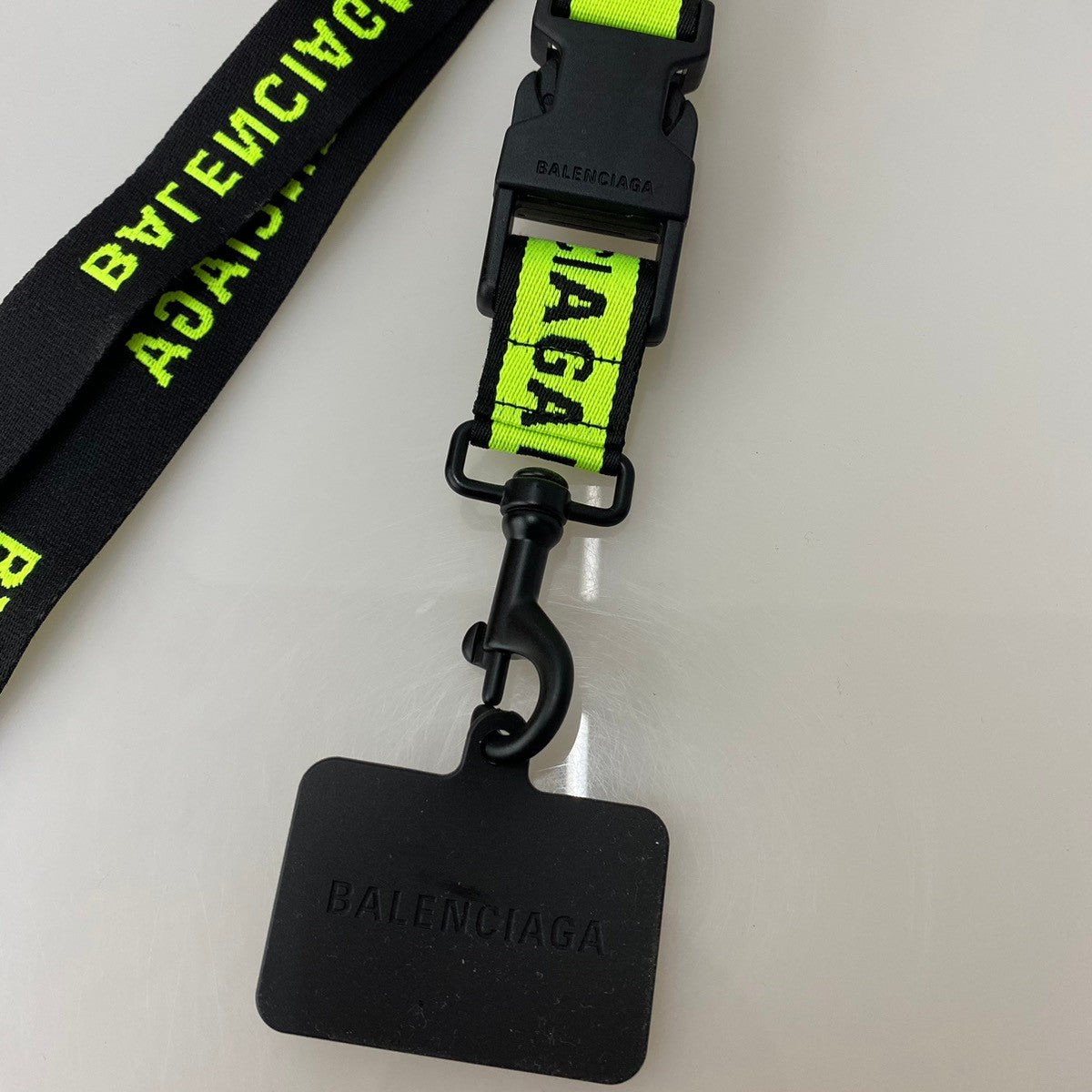 BALENCIAGA スマホ ネックストラップ