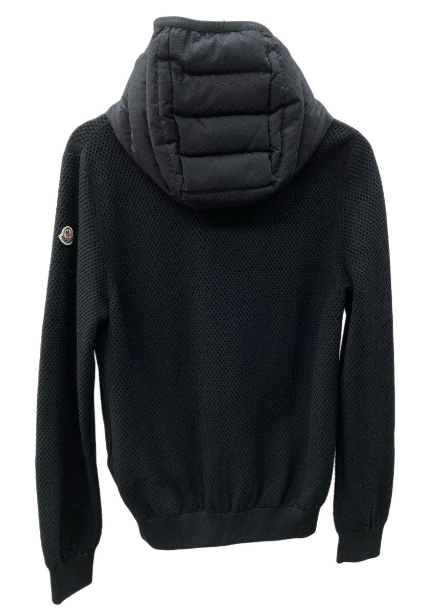 モンクレール MONCLER 18AW MAGLIA TRICOT CARDIGAN マグリア トリコット カーディガン フーディ レイヤード  ジャケット ジップアップ 黒 E10919420300 C9002 パーカ ワンポイント ブラック Sサイズ 104MT-256 |  古着通販のドンドンサガール