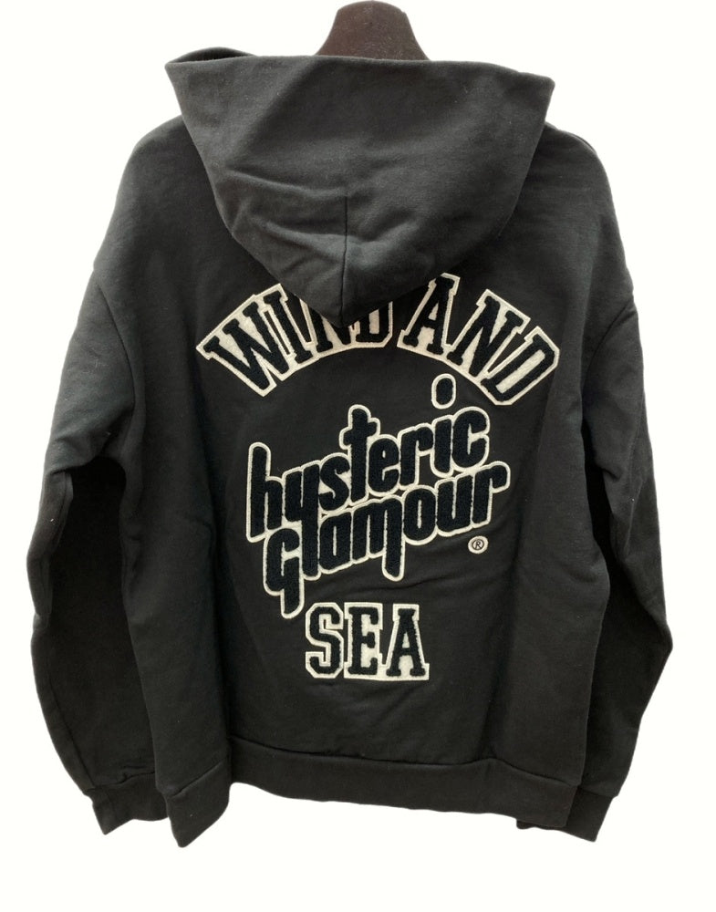 ウィンダンシー WIND AND SEA × ヒステリックグラマー HYSTERIC GLAMOUR VARSITY HOODIE フーディ ワッペン  刺繡 黒 WDS-C-HYS-23-AP-Q1-15 パーカ ロゴ ブラック Lサイズ 104MT-249 | 古着通販のドンドンサガール