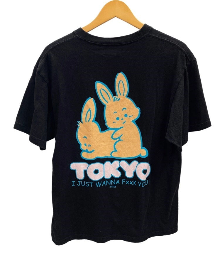 エフアールツー FR2 ＃FR2 Fxxking Rabbits TOKYO T-Shirt Black 黒 半袖 Tシャツ プリント ブラック  Mサイズ 101MT-2174