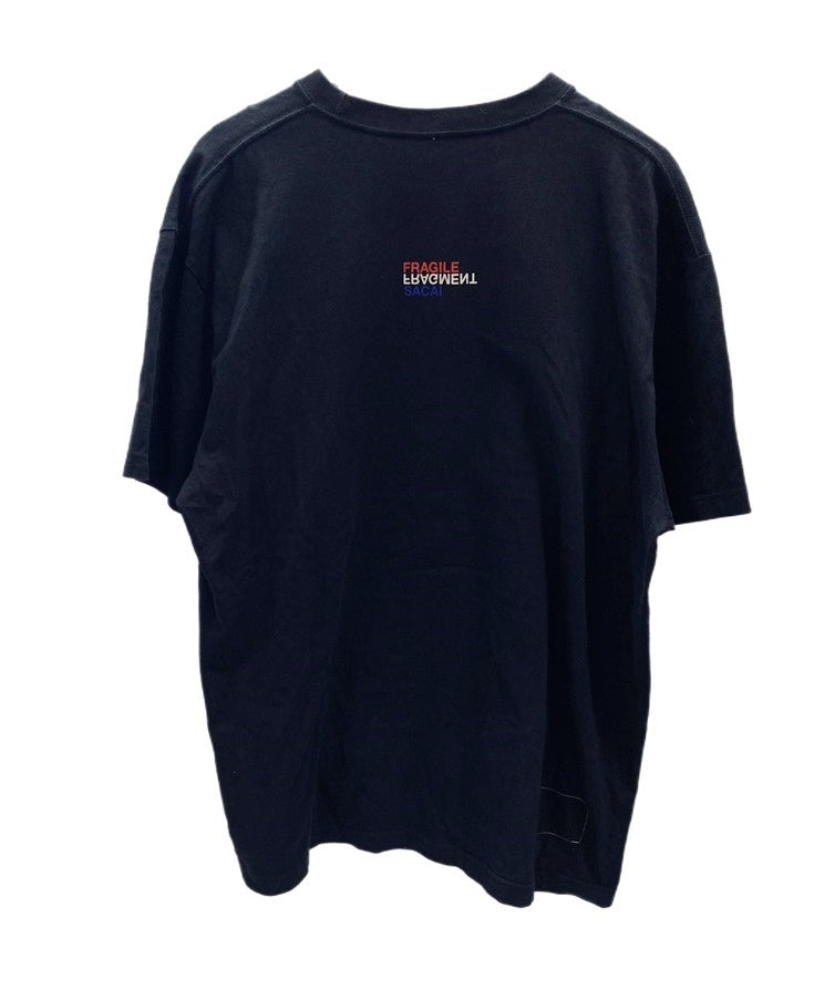 サカイ sacai x FRAGMENT DESIGN 19SS FRAGIL TEE テープラベルロゴ 黒 半袖 Made in JAPAN  19-02023M サイズ 4 Tシャツ プリント ブラック 101MT-2021