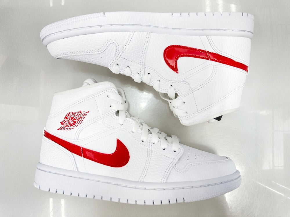 ナイキ NIKE WMNS AIR JORDAN 1 MID WHITE/UNIVERSITY RED ウィメンズ