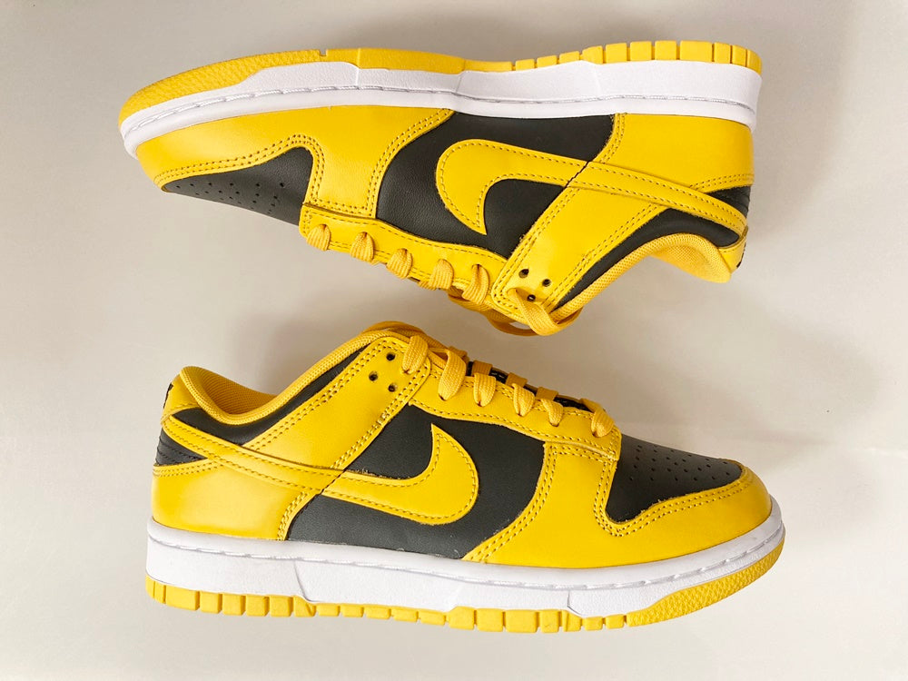 ナイキ NIKE DUNK LOW RETRO UNIVERSITY OF IOWA BLACK/GOLDENROD