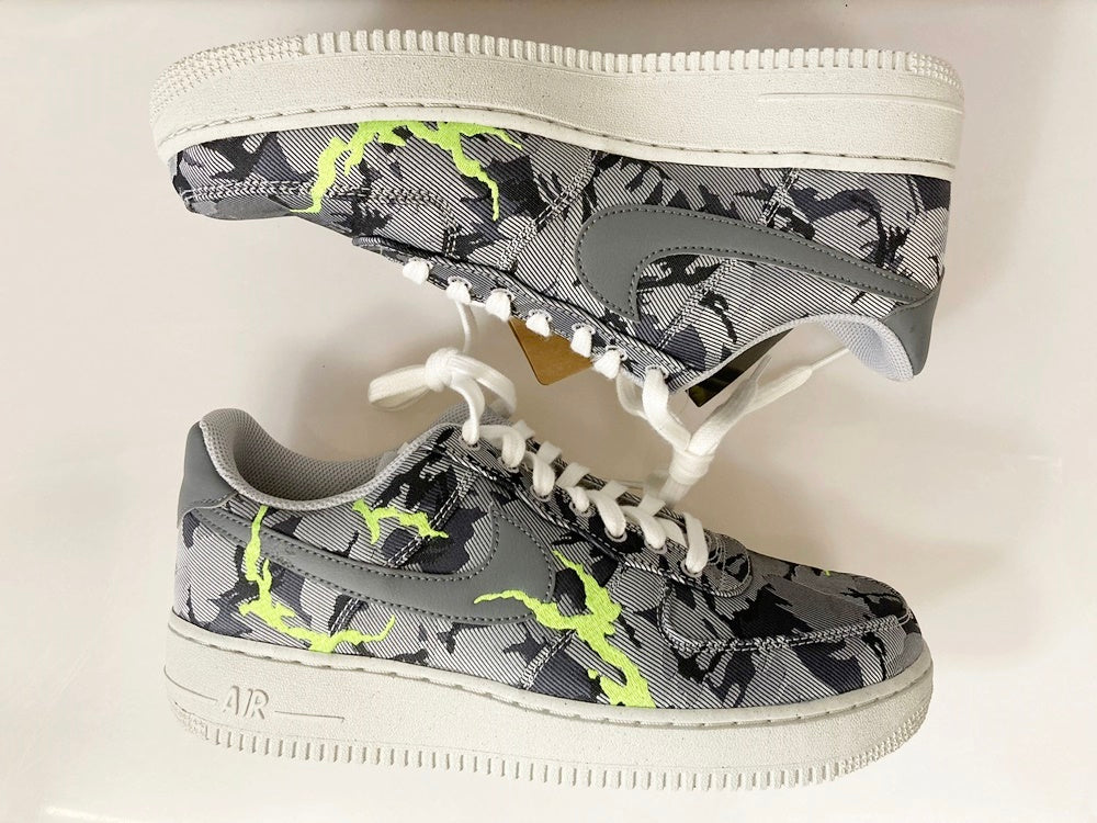 ナイキ NIKE AIR FORCE 1 07 LX LIGHT SMOKE GREY/ELECTRIC GREEN