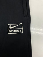 ナイキ NIKE 23ss × Stussy ステューシー Washed Sweatpants ウォッシュド スウェットパンツ ボトムス 黒 ロゴ DO5296-010 ボトムスその他 ブラック Lサイズ 104MB-109