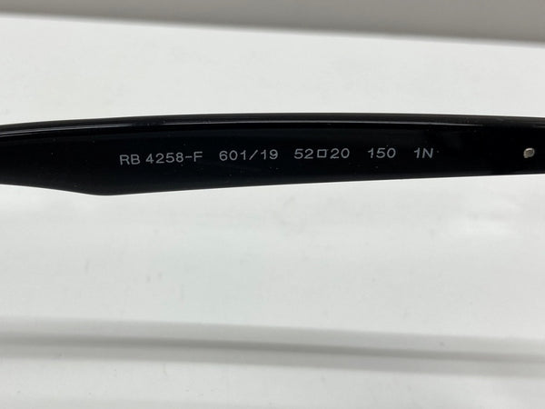 レイバン Ray-Ban SUNGLASSES サングラス ウェリントン グラデーション アイウェア 眼鏡 黒 RB 4258-F 眼鏡・サングラス サングラス ロゴ ブラック 104G-40