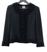 カネコイサオ KANEKO ISAO JACKET ノーカラー ピコフリル フロントボタン 肩パット フォーマル レトロ キュプラ BLACK 黒 K44FJ10 ジャケット ブラック 104LT-203