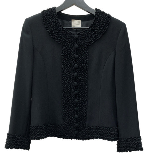 カネコイサオ KANEKO ISAO JACKET ノーカラー ピコフリル フロントボタン 肩パット フォーマル レトロ キュプラ BLACK 黒 K44FJ10 ジャケット ブラック 104LT-203