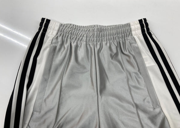 アディダス adidas Adilenium Adibreak アディレニウム アディブレイク オーバーシルエット パンツ 銀 ロゴ jm92731l8006 ボトムスその他 シルバー Mサイズ 104MB-309