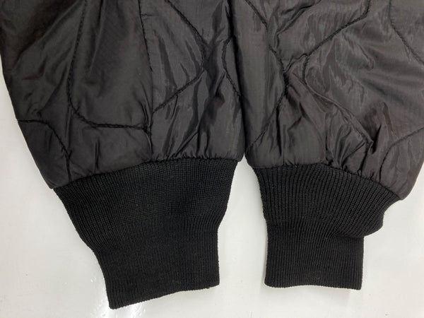 コムデギャルソン COMME des GARCONS 22AW シーディージー CDG × アルファ Alpha Industries ライナー フロントボタン キルティング ナイロン バックロゴ BLACK 黒 SZ-J030 ジャケット プリント ブラック Mサイズ 104MT-2013