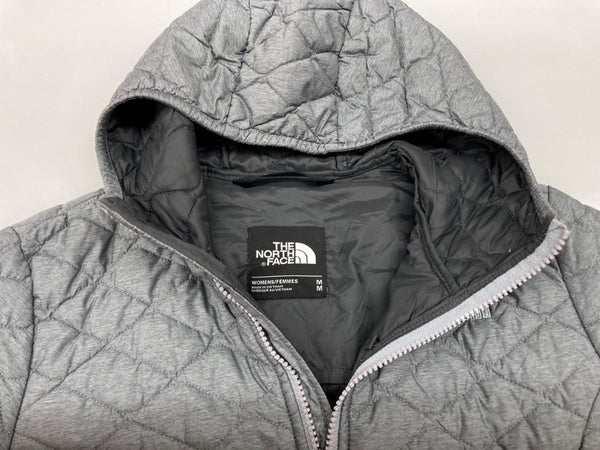 ザノースフェイス THE NORTH FACE thermobal parka II サーモボール パーカ 中綿 ジャケット キルティング 海外モデル TNF MEDIUM GREY HEATHER GRAY 灰色 NF0A3MHO コート ロゴ グレー Mサイズ 104LT-261