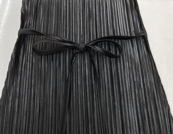 イッセイミヤケ ISSEY MIYAKE プリーツプリーズ PLEATS PLEASE ノースリーブ 膝丈 プリーツ加工 バックリボン ウエストマーク BLACK 黒 PP51-JH125 ワンピース 無地 ブラック サイズ5 104LT-106