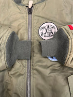 ステューシー STUSSY ×ALPHA×fragment design 25周年記念 MA-1 フライトジャケット ボンバージャケット アルファ フラグメント 緑 0615-00-573-8335 ジャケット カーキ Lサイズ 101MT-5124