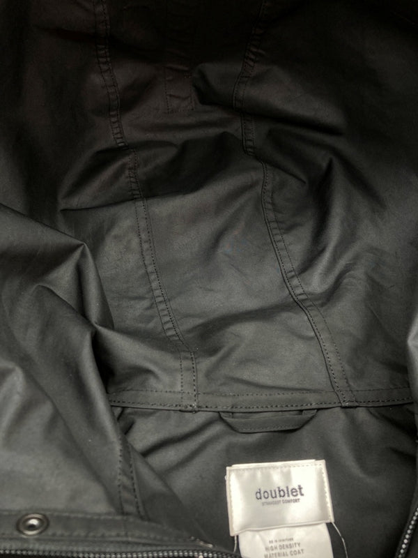 ダブレット doublet 17AW HIGH DENSITY MATERIAL COAT ハイ デンシティー マテリアル コート フード ジャケット アウター 黒 17AW10CO18 ジャケット ロゴ ブラック Mサイズ 104MT-1132