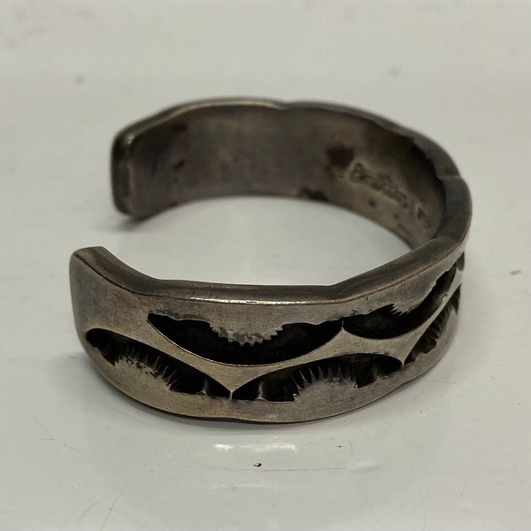 【曜日割引対象外】 【中古】エマーソンビル Emerson Bill NAVAJO スタンプワーク sterling silver メンズジュエリー・アクセサリー インディアンジュエリー バングル シルバー 201goods-784 VB