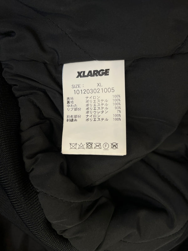 エクストララージ XLARGE フーディ パフジャケット 黒 ロゴ ワッペン 101203021005 XL ジャケット ブラック LLサイズ 101MT-4207
