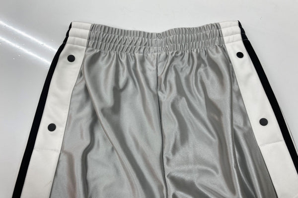 アディダス adidas Adilenium Adibreak アディレニウム アディブレイク オーバーシルエット パンツ 銀 ロゴ jm92731l8006 ボトムスその他 シルバー Mサイズ 104MB-309