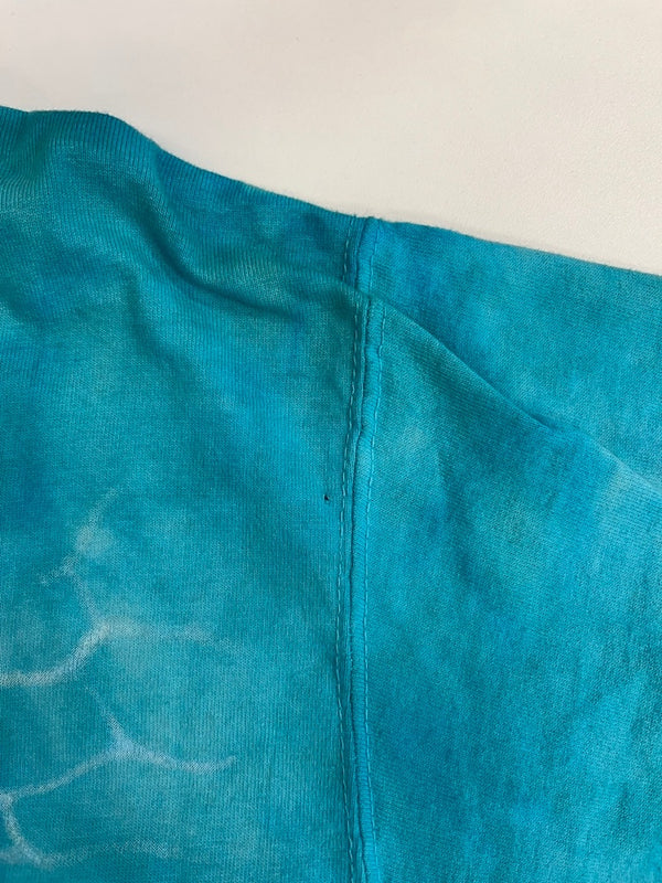 US US古着 90s ©1996 ヴィンテージ Vintage LIQUID BLUE 総柄 アニマルTシャツ 海 ビーチ ウミガメプリント  Tシャツ ブルー Lサイズ 101MT-4835