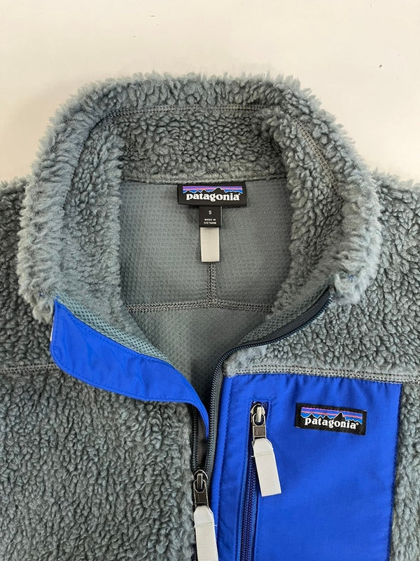 パタゴニア PATAGONIA 23年秋冬 CLASSIC RETRO X VEST クラシックレトロXベスト フリースベスト 灰 23048FA23 ベスト グレー Sサイズ 101MT-5248
