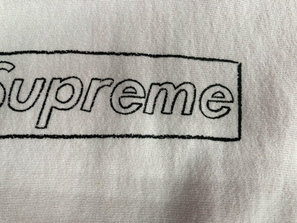 シュプリーム SUPREME × KAWS カウズ 21SS Chalk Logo Hooded Sweatshirt チョークロゴ フーディー プルオーバー PINK パーカ ワンポイント ピンク Mサイズ 104MT-310