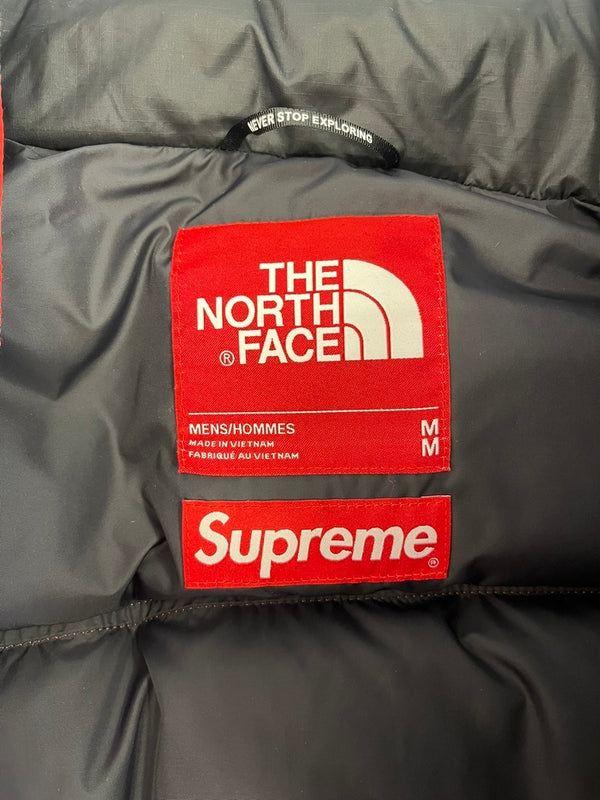 シュプリーム SUPREME 24AW ×THE NORTH FACE NUPTSE JACKET ノースフェイス ヌプシ ダウンジャケット 赤 ND52402I ジャケット レッド Mサイズ 101MT-4413