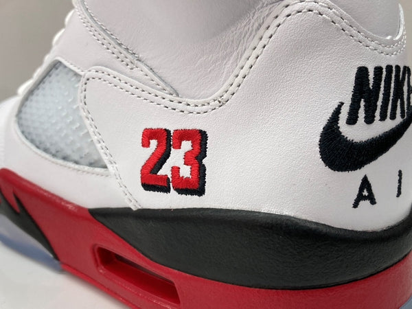 ナイキ NIKE 25年製 AIR JORDAN 5 FIRE RED BLACK TONGUE エア ジョーダン ファイヤー レッド ブラックタン AJ5 シューズ 白 赤 黒 HQ7978-101 メンズ靴 スニーカー ホワイト 27cm 104S-1026