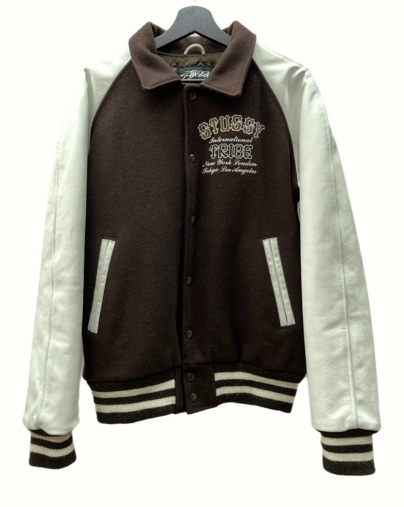 ステューシー STUSSY 25th anniversary TRIBE 4 varsity jacket スタジャン 25周年 スナップボタン USA 製 白 茶色 ジャケット 刺繍 ブラウン Lサイズ 104MT-464 | 古着通販のドンドンサガール