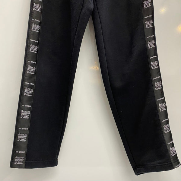ヴェトモン VETEMENTS 18SS サイドテープ スウェットパンツ WSS18PA11 ボトムスその他 ブラック Sサイズ 201MB-962