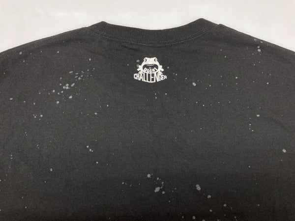 チャレンジャー CHALLENGER 内山幸也コラボ UCCHI BANDANA FROG TEE バンダナ フロッグ カエル 半袖 カットソー クルーネック スピリット ロゴ BLACK 黒 Tシャツ プリント ブラック Lサイズ 104MT-1804