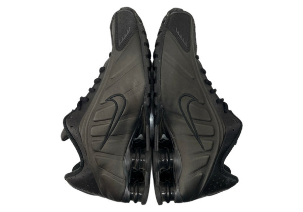 ナイキ NIKE 24年製 SHOX R4 ショックス オールブラック ローカット シューズ 黒 HQ1988-001 メンズ靴 スニーカー ブラック 27cm 104S-927
