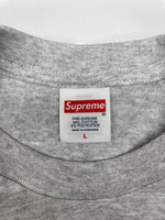 シュプリーム SUPREME 25AW Stick Tee Ash Gray スティック Ｔシャツ クルーネック 半袖 灰 Tシャツ ロゴ グレー Lサイズ 104MT-2340