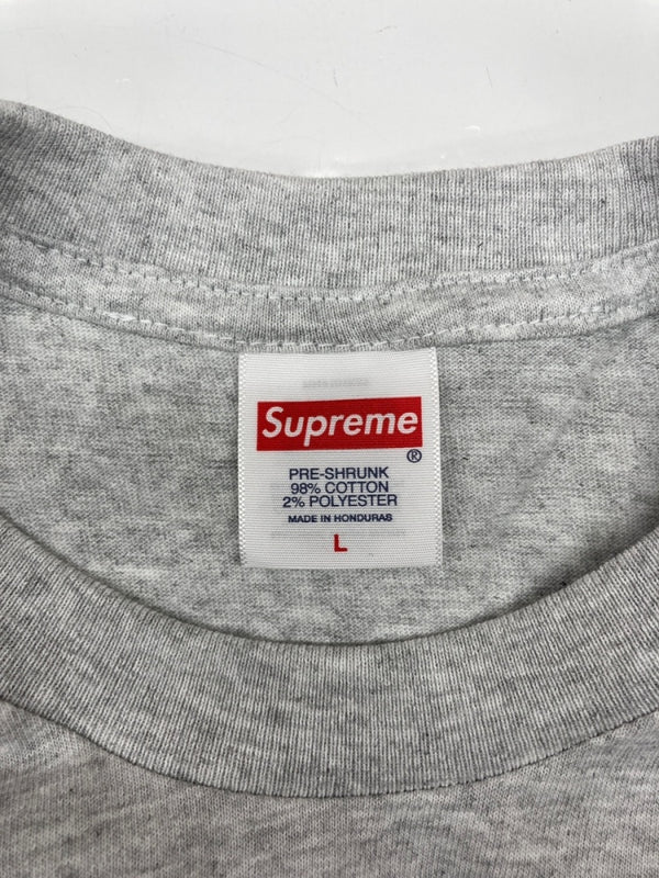 シュプリーム SUPREME 25AW Stick Tee Ash Gray スティック Ｔシャツ クルーネック 半袖 灰 Tシャツ ロゴ グレー Lサイズ 104MT-2340