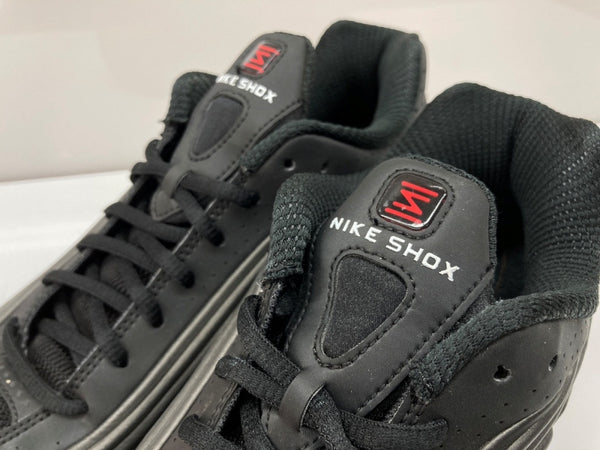 ナイキ NIKE 24年製 SHOX R4 ショックス オールブラック ローカット シューズ 黒 HQ1988-001 メンズ靴 スニーカー ブラック 27cm 104S-927