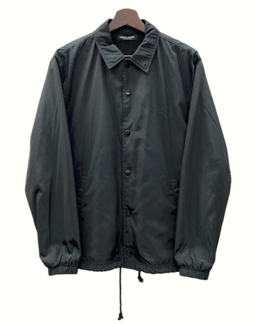 アンダーカバー UNDERCOVER COACH JACKET コーチ ジャケット バックロゴ アウター ブルゾン スナップボタン 裏フリース 黒 MUX9201-01 サイズ 1 ジャケット ロゴ ブラック 104MT-984