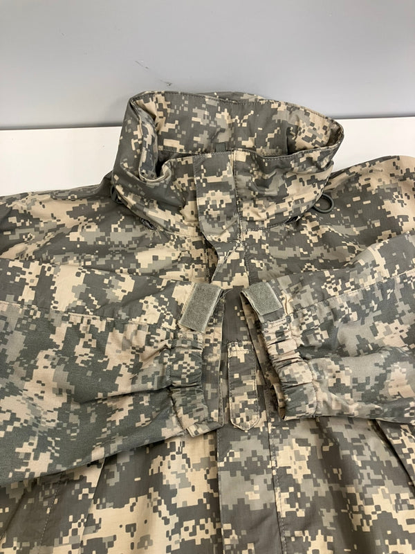 ミリタリー military US ARMY ECWCS LEVEL6 GEN3 デジカモ ACU ゴアテックスパーカー GORE-TEX 迷彩 ミリタリー ジャケット UCP デジカモ 米軍 ソフトシェル ジャケット  SMALL-REGULAR ジャケット カーキ Sサイズ 101MT-4911