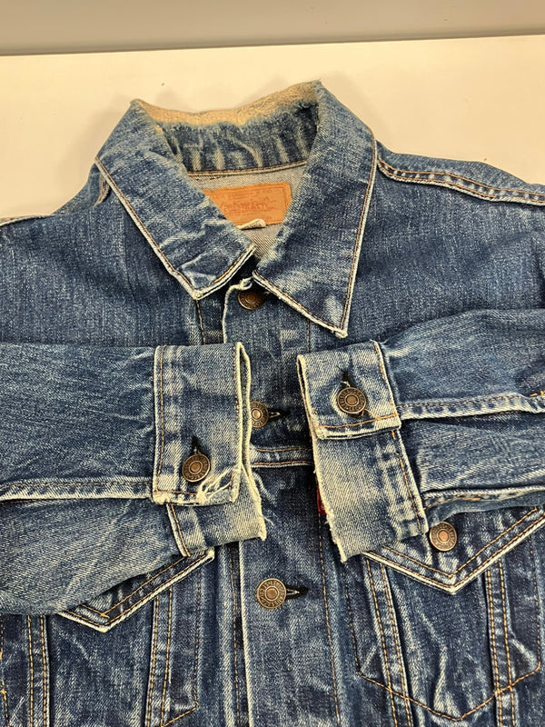 リーバイス Levi's 70's 70年代 71205 BIGE ロング丈 ボタン裏524刻印 ケアタグ デニムジャケット Gジャン 4th トラッカージャケット VINTAGE ヴィンテージ MADE IN USA アメリカ製 ジャケット ブルー 101MT-5397