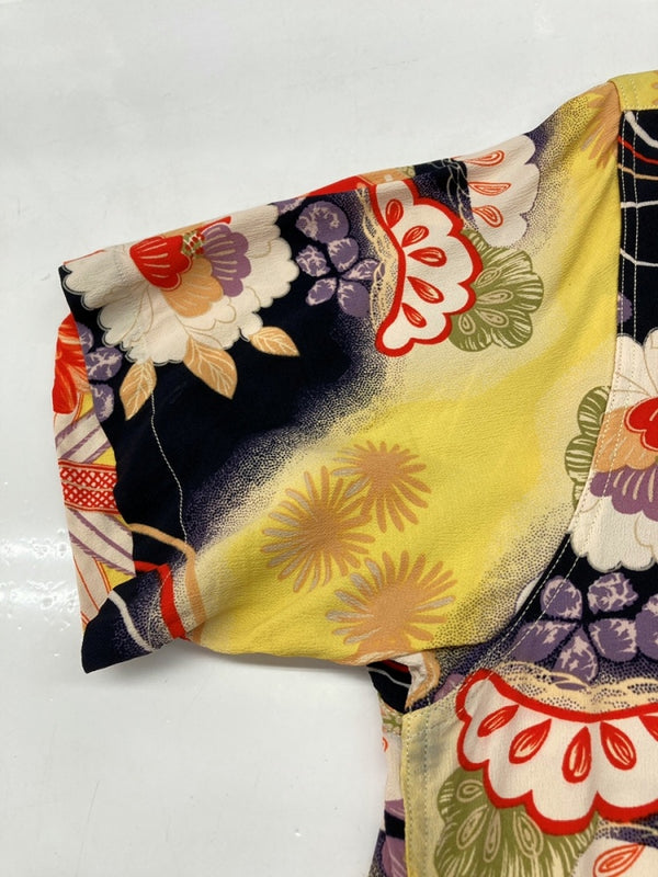 サンサーフ SUN SURF KING SMITH KIMONO DESIGN アロハシャツ 開襟 シャツ フロントボタン フラワー BLACK 黒 YELLOW 黄色 SS30690 半袖シャツ 花・植物 マルチカラー Sサイズ 104MT-371