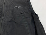 コムデギャルソン COMME des GARCONS オム HOMME ナイロン タイプライター NYLON ジップアップ ダブルジップ ロゴ プリント 日本製 BLACK 黒 HM-V001 ベスト ワンポイント ブラック Mサイズ 104MT-2012