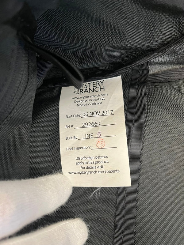 ミステリーランチ MYSTERY RANCH INVADER インベーダー 黒 バッグ メンズバッグ ショルダーバッグ・メッセンジャーバッグ ブラック 101bag-188