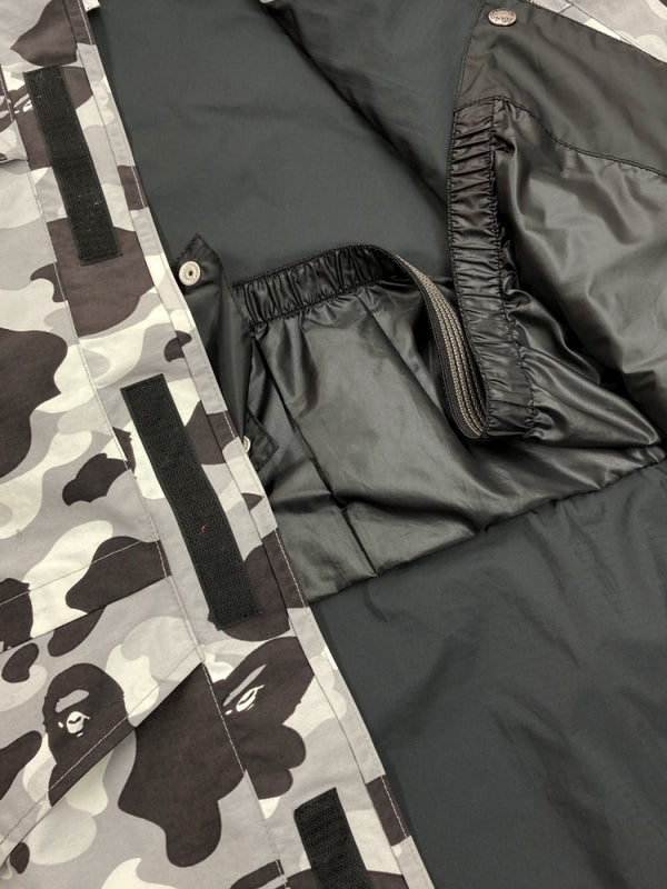 アベイシングエイプ A BATHING APE CAMO SNOWBOARD JACKET カモ スノーボード ジャケット マウンテンパーカー カモフラ サルカモ 灰色 ジャケット カモフラージュ・迷彩 グレー Mサイズ 104MT-764