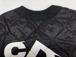 コムデギャルソン COMME des GARCONS 22AW シーディージー CDG × アルファ Alpha Industries ライナー フロントボタン キルティング ナイロン バックロゴ BLACK 黒 SZ-J030 ジャケット プリント ブラック Mサイズ 104MT-2013