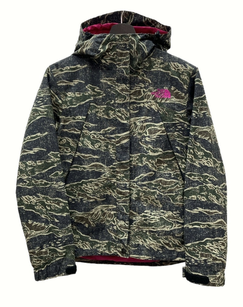 ザノースフェイス THE NORTH FACE NOVELTY SCOOP JACKET ノベルティ スクープ ジャケット アウター アウトドア 緑  NPW61241 ジャケット カモフラージュ・迷彩 マルチカラー Sサイズ 104LT-27 | 古着通販のドンドンサガール