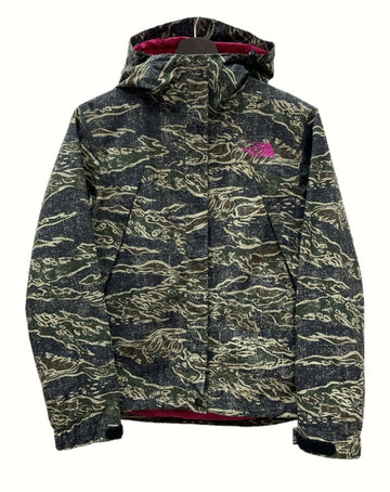 ザノースフェイス THE NORTH FACE NOVELTY SCOOP JACKET ノベルティ スクープ ジャケット アウター アウトドア 緑 NPW61241 ジャケット カモフラージュ・迷彩 マルチカラー Sサイズ 104LT-27