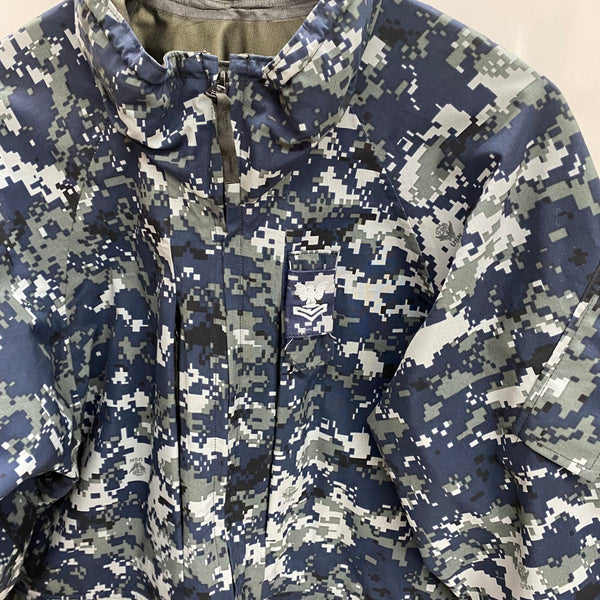 【曜日割引対象外】 ミリタリー MILITARY US.NAVY GORE-TEX WORKING PARKA デジタルカモ 8415-01-539-9872 ジャケット ブルー Mサイズ 201MT-4438 VB
