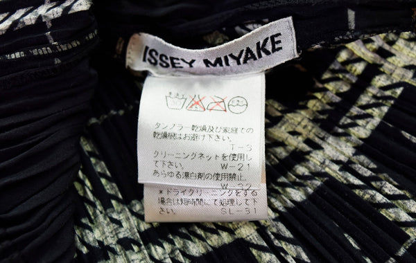 イッセイミヤケ ISSEY MIYAKE プリーツ 長袖カットソー 黒 IM53-FJ960 長袖カットソー ブラック Mサイズ 103LT-30