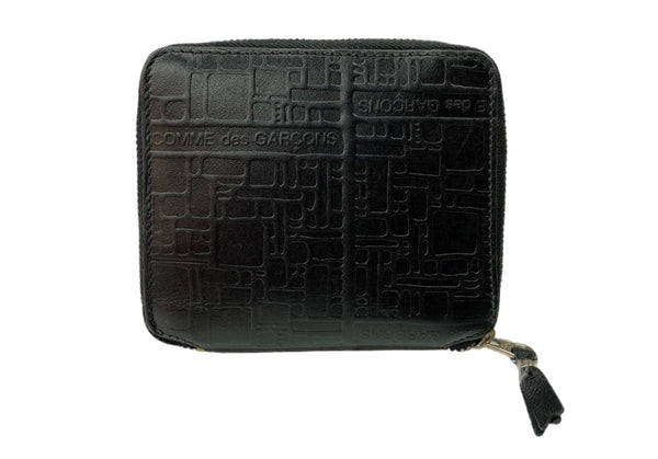 コムデギャルソン COMME des GARCONS Embossed Logo Zip Wallet エンボス ロゴ ジップ ウォレット 二つ折り カード コイン ケース 財布 黒 財布・ケース メンズ財布 ロゴ ブラック 104W-19