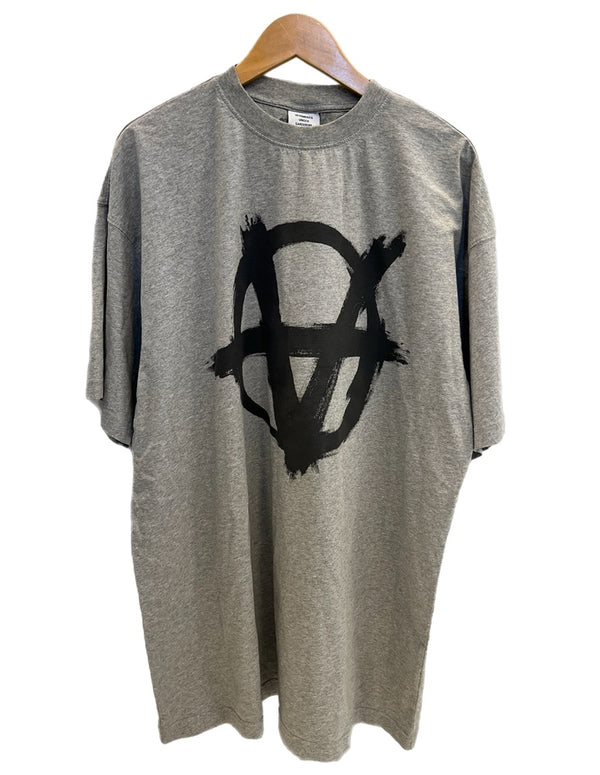ヴェトモン VETEMENTS Anarchy アナーキー ロゴ プリントTシャツ オーバーサイズ 半袖カットソー XS Tシャツ グレー SSサイズ 101MT-4450