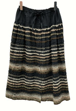 ピンクハウス PINKHOUSE 23年モデル ミックス フリル 使い ピコフリル ローンスカート モノトーン フロントボタン クロケイ BLACK 黒 A2161FSY470 スカート 総柄 ブラック 104LB-13